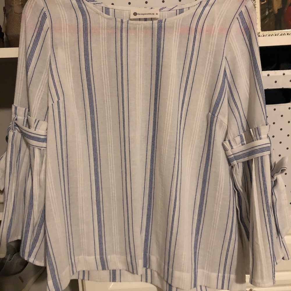 Impeccable pig bow sleeve top